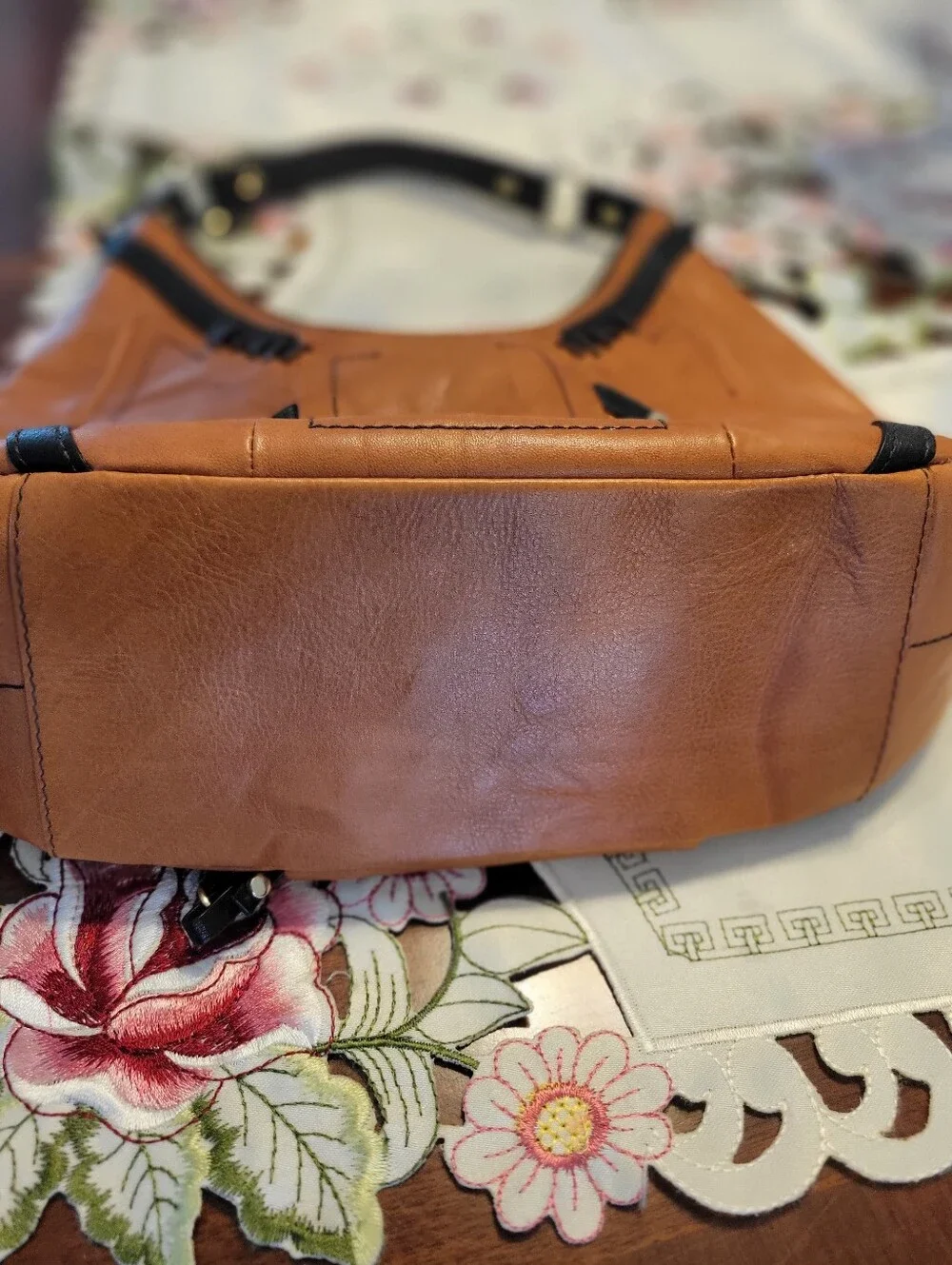 Genuine Leather, TRE-VERO,very clean ,Tan, and Black  Hobo,11